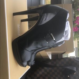 Black leather I only wore it one time
